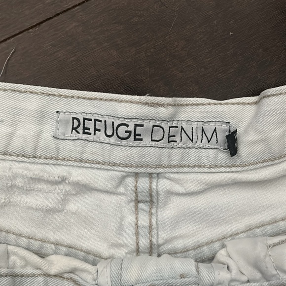 REFUGE DENIM | Distressed Jean Shorts - Picture 2 of 3